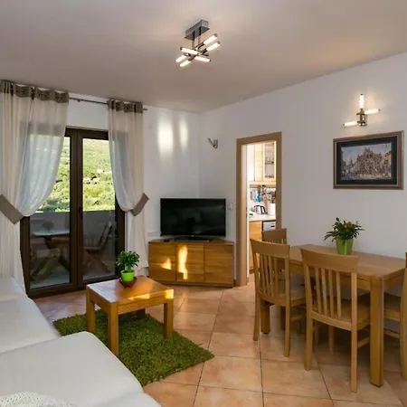 Setemana Apartment Celopeci